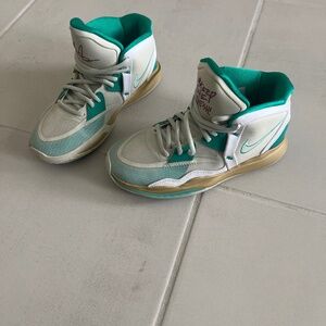 Nike sue bird